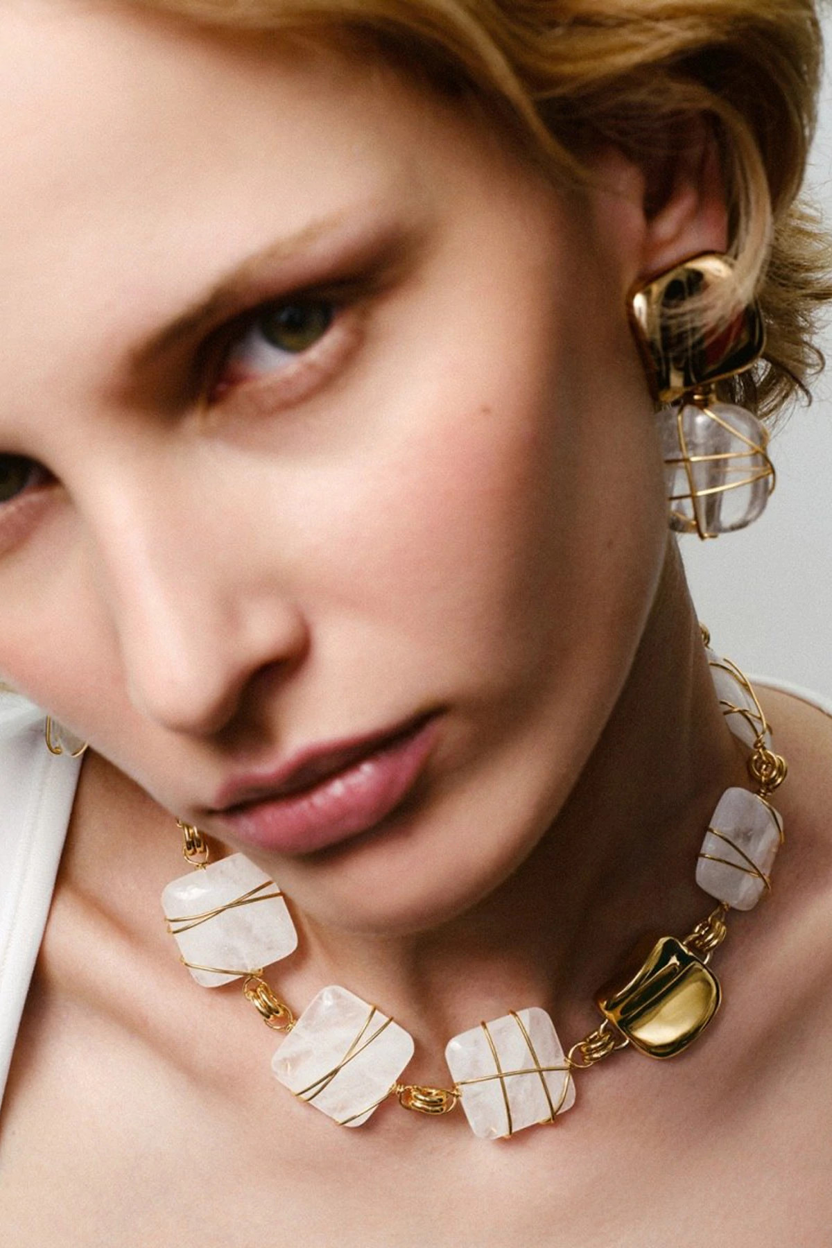 000 WHITE Gold Rainbow Square Necklace image number 2