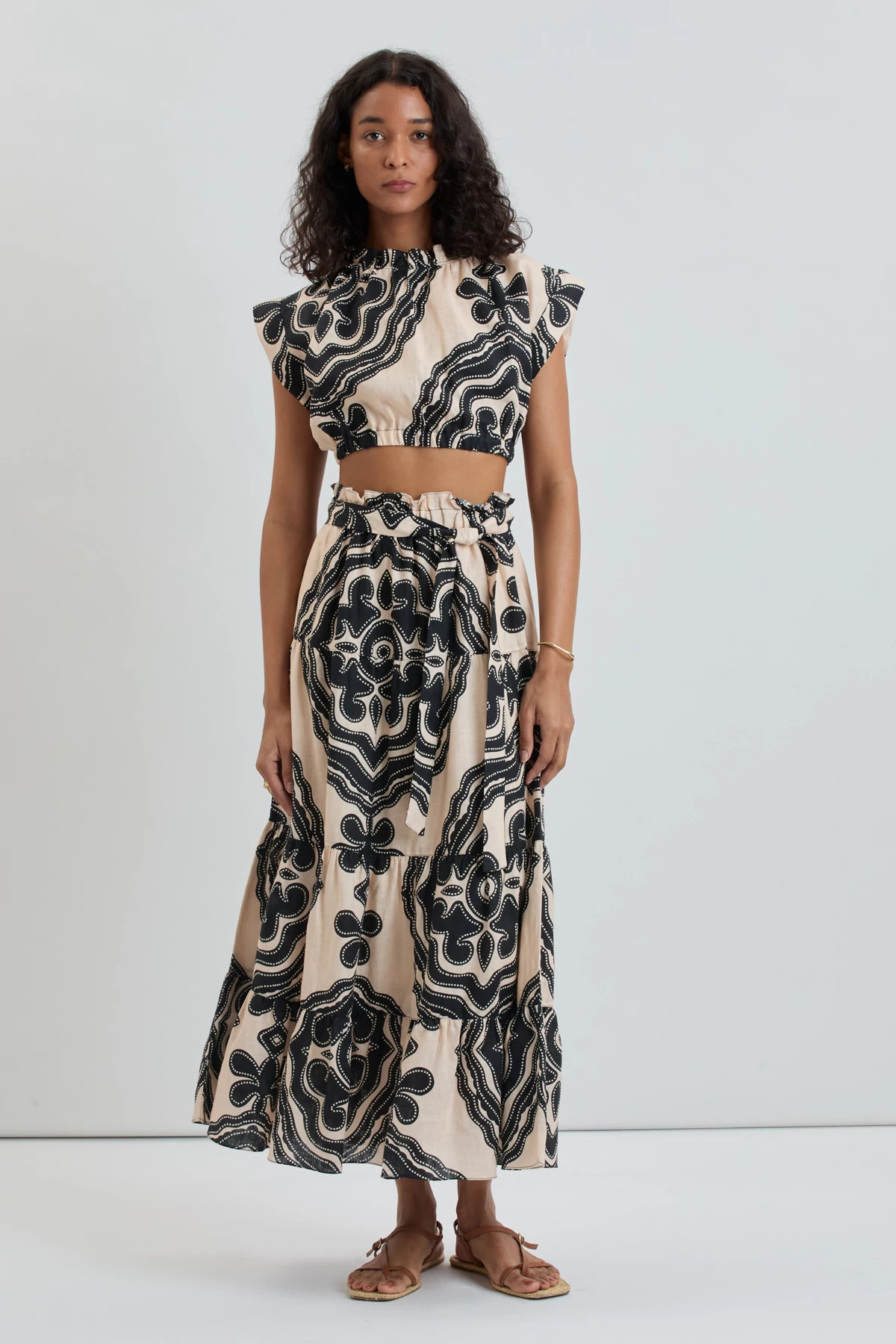 NIKU CREAM Muna Linen Crop Top image number 3