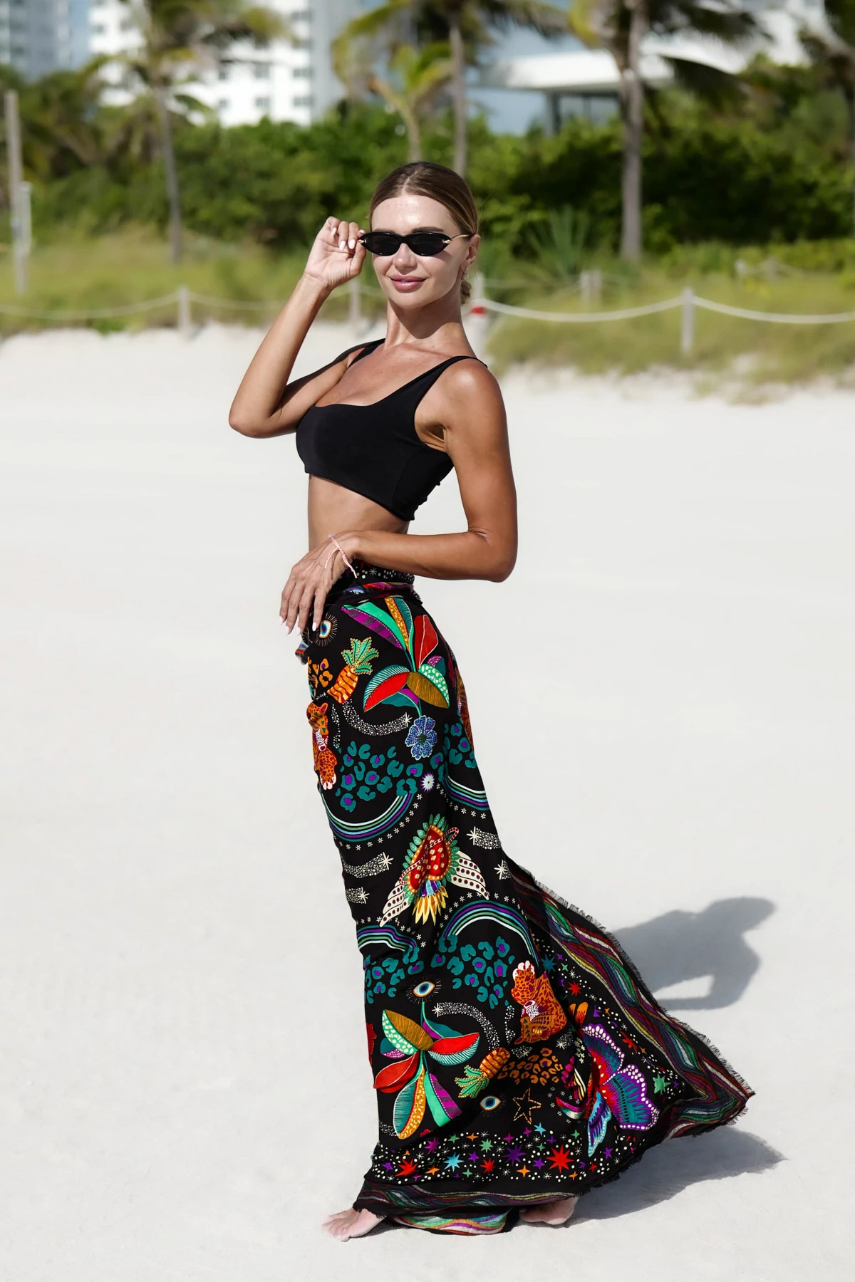 BLACK Crazy World Sarong image number 3