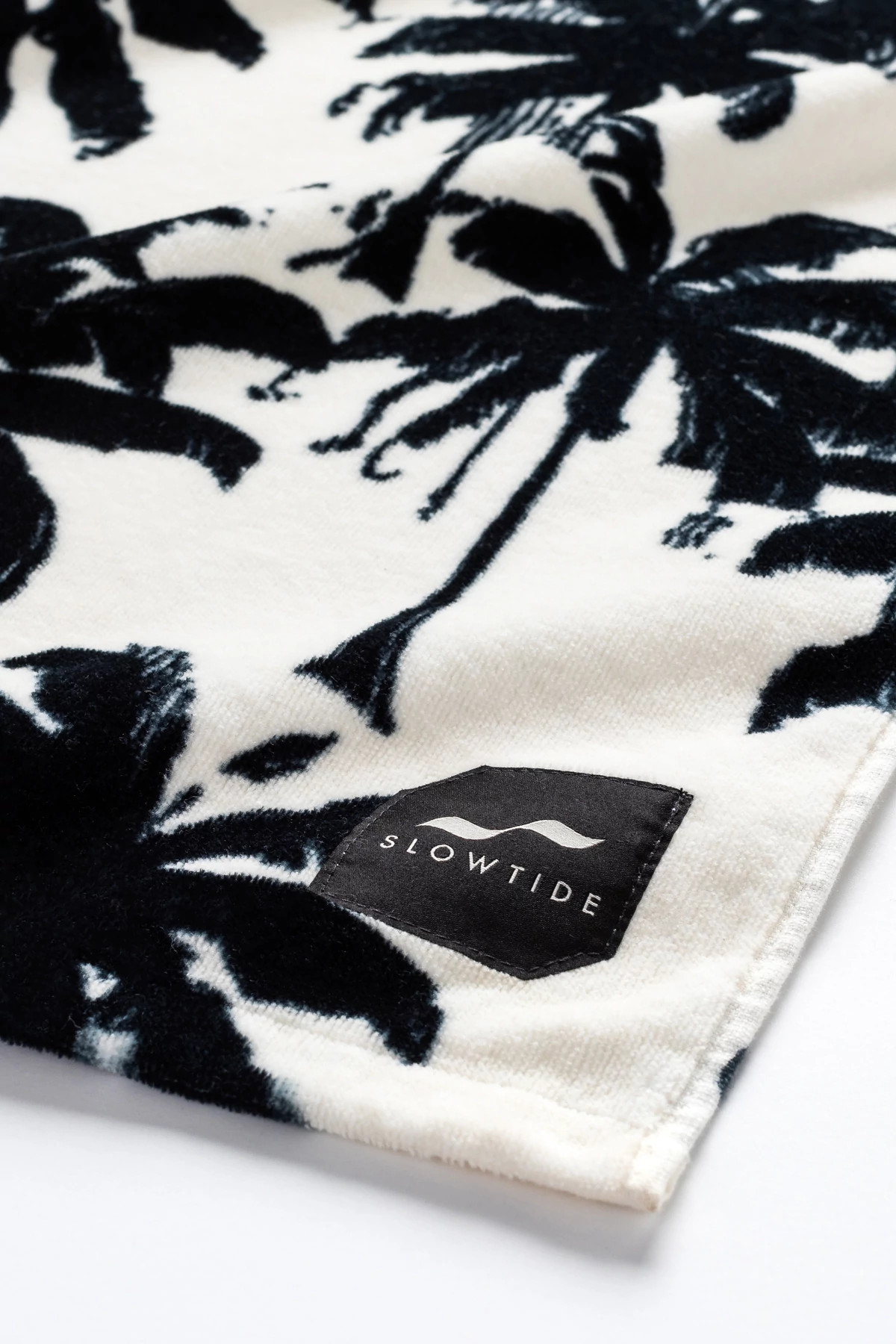 WHITE Luca Beach Towel image number 5