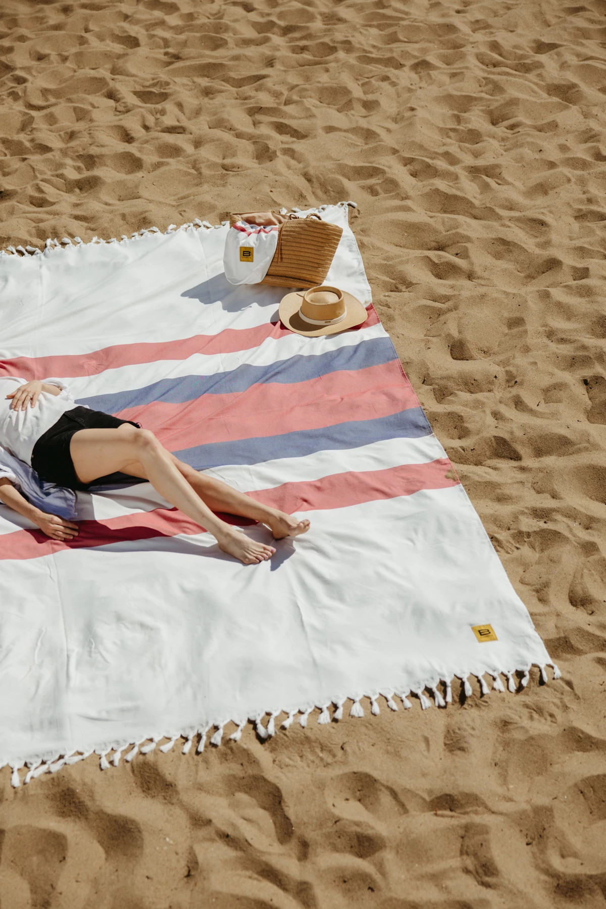 WHITE STRIPES Beachy Blanket image number 3