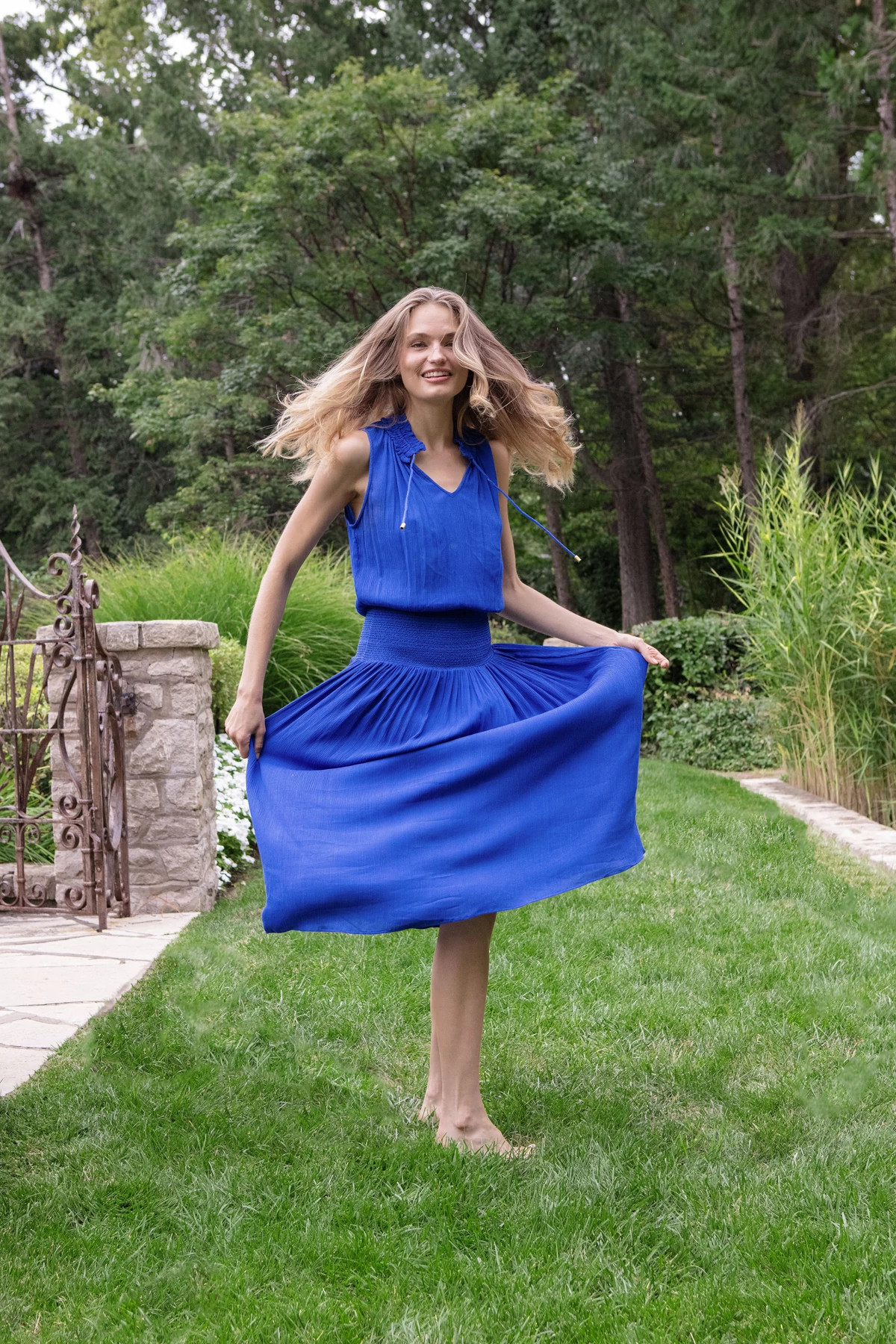 HAMPTONS BLUE Split Neck Smocked Waist Maxi Dress image number 4