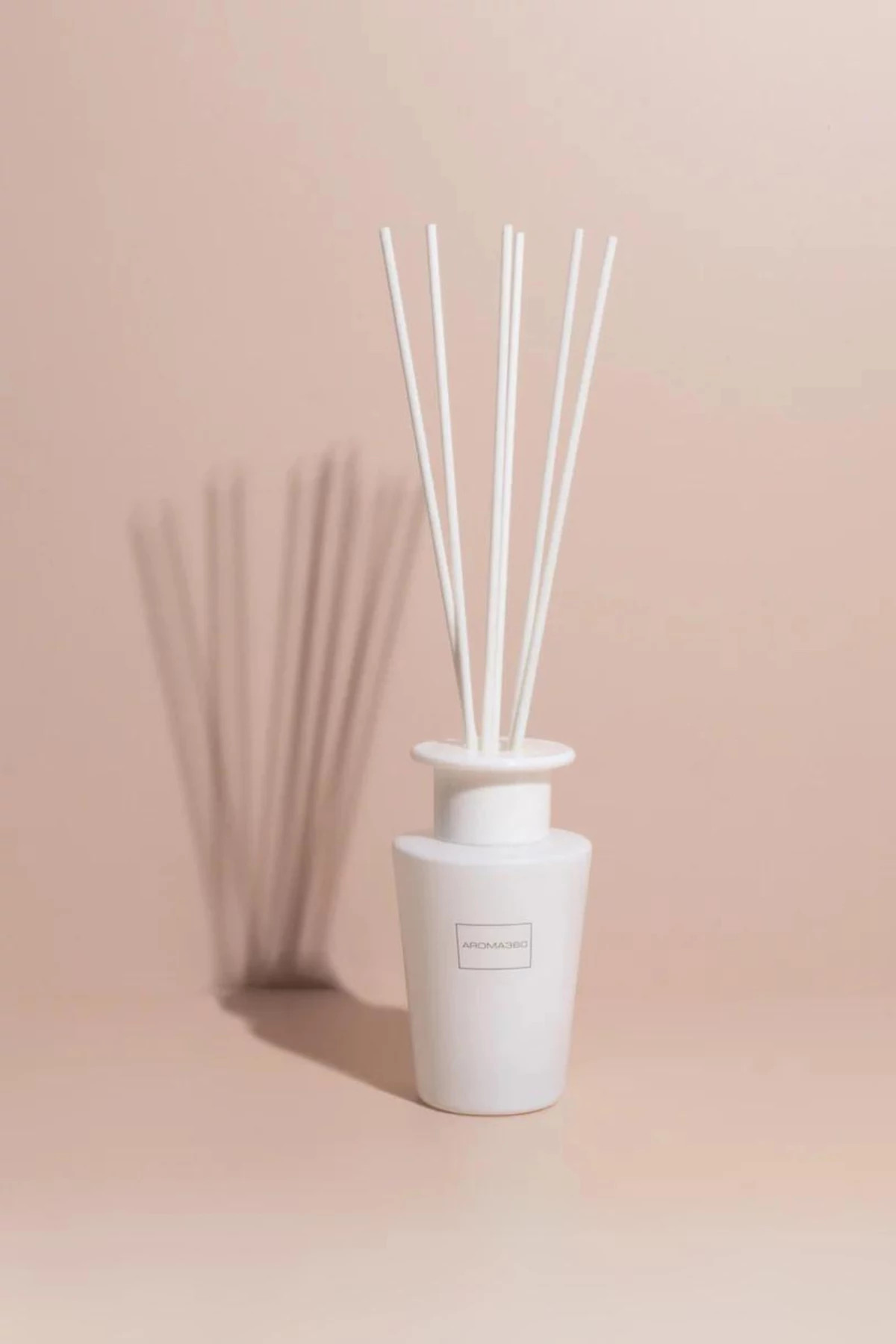 WHITE Reed Diffuser image number 3