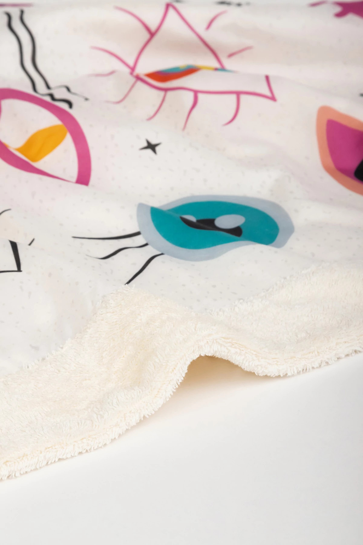 STARRY EYES Starry Eyes Signature Towel image number 4