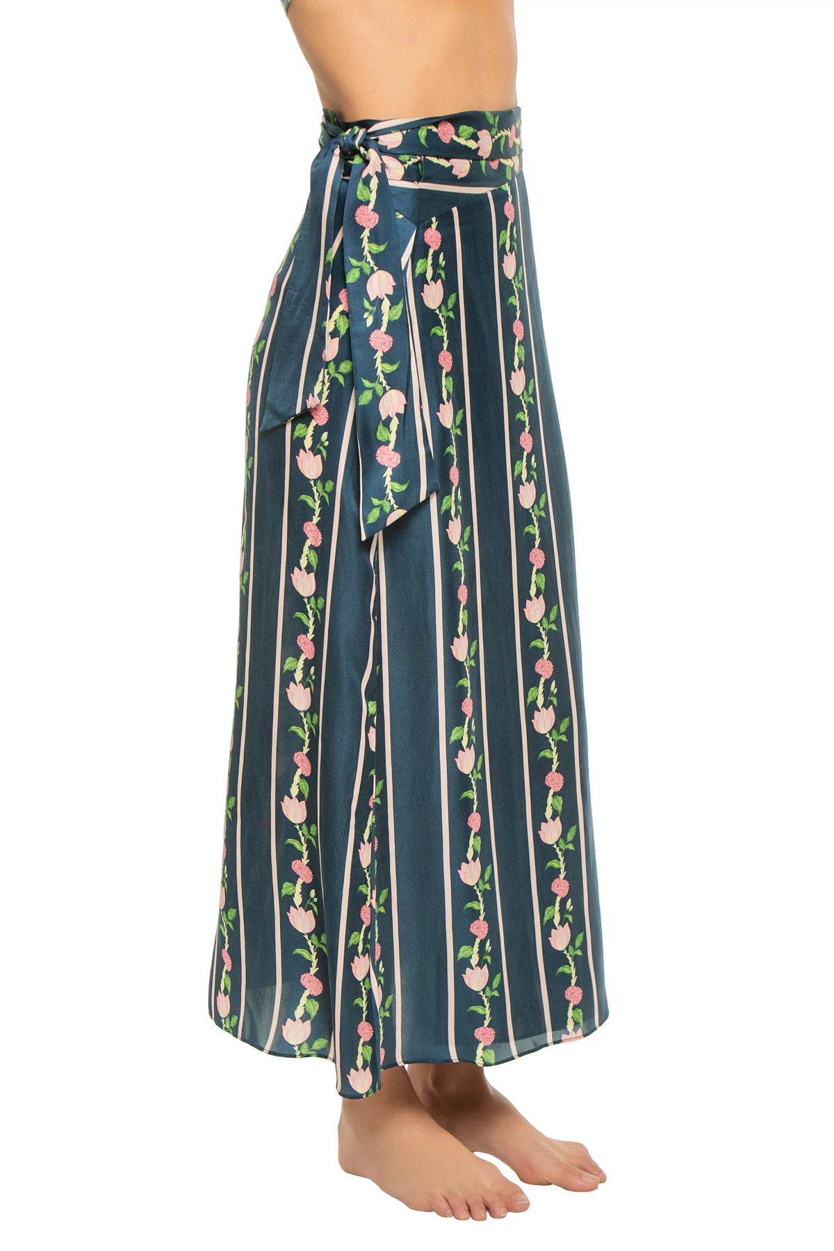 NAVY BLUE LOTUS BORDER Toran Luxe Skirt image number 3