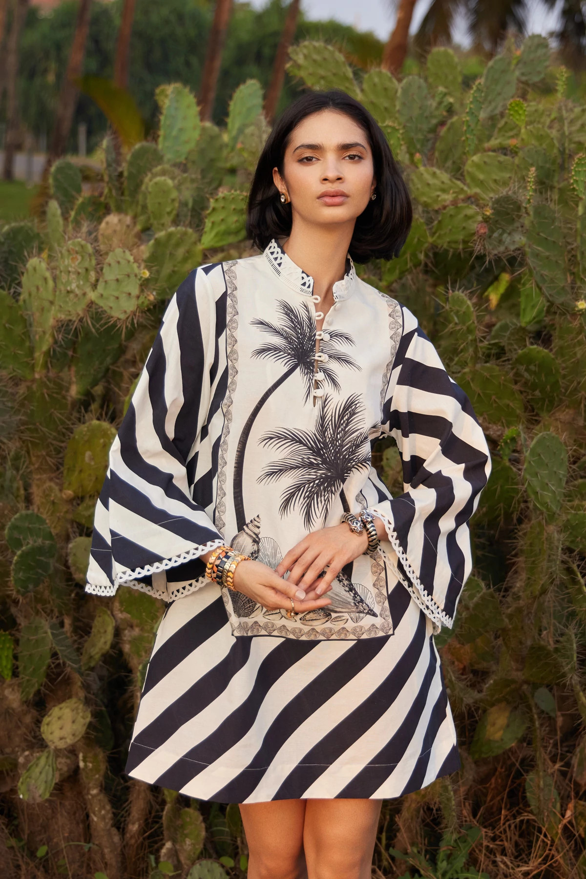 BLACK AND WHITE PALM PANEL Mini Caftan Dress image number 4