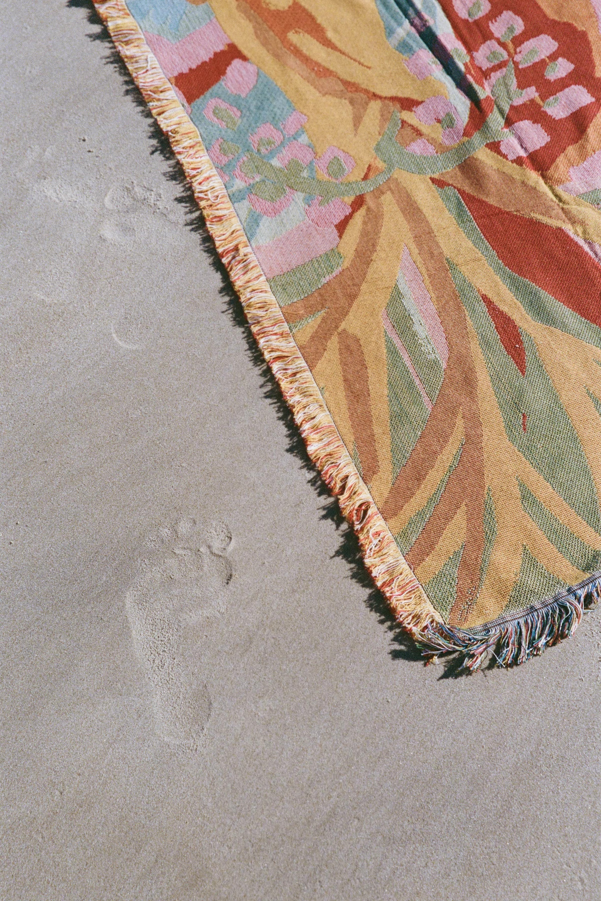 MULTI Paradiso Woven Beach Blanket image number 3