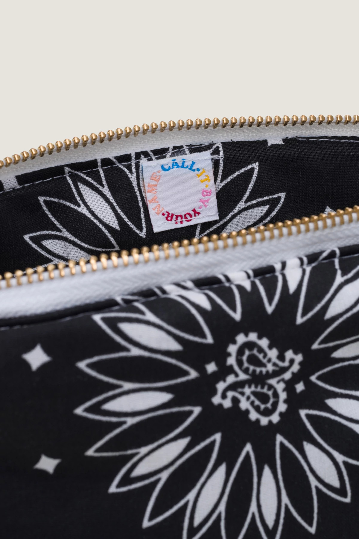 ALL BLACK Large Bandana Pouch image number 3