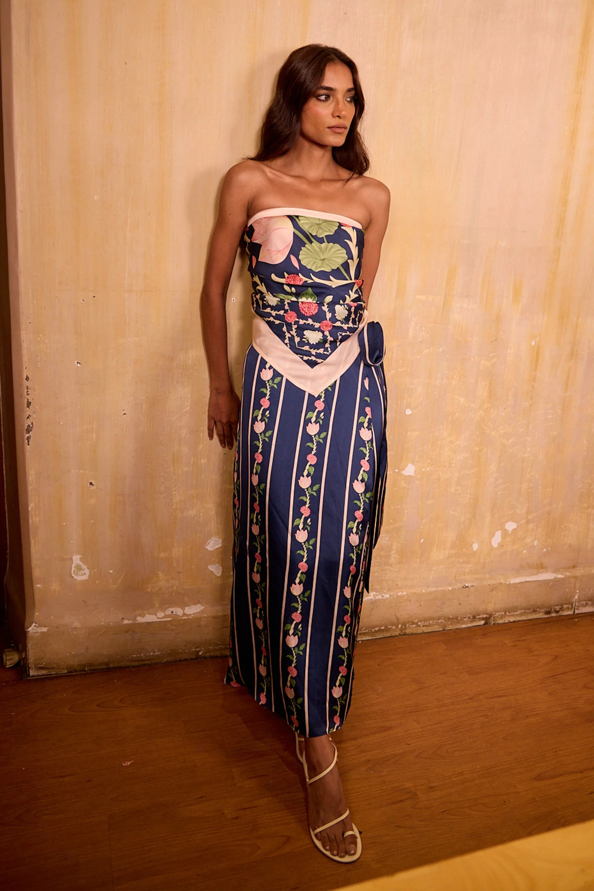 NAVY BLUE LOTUS BORDER Toran Luxe Skirt image number 4