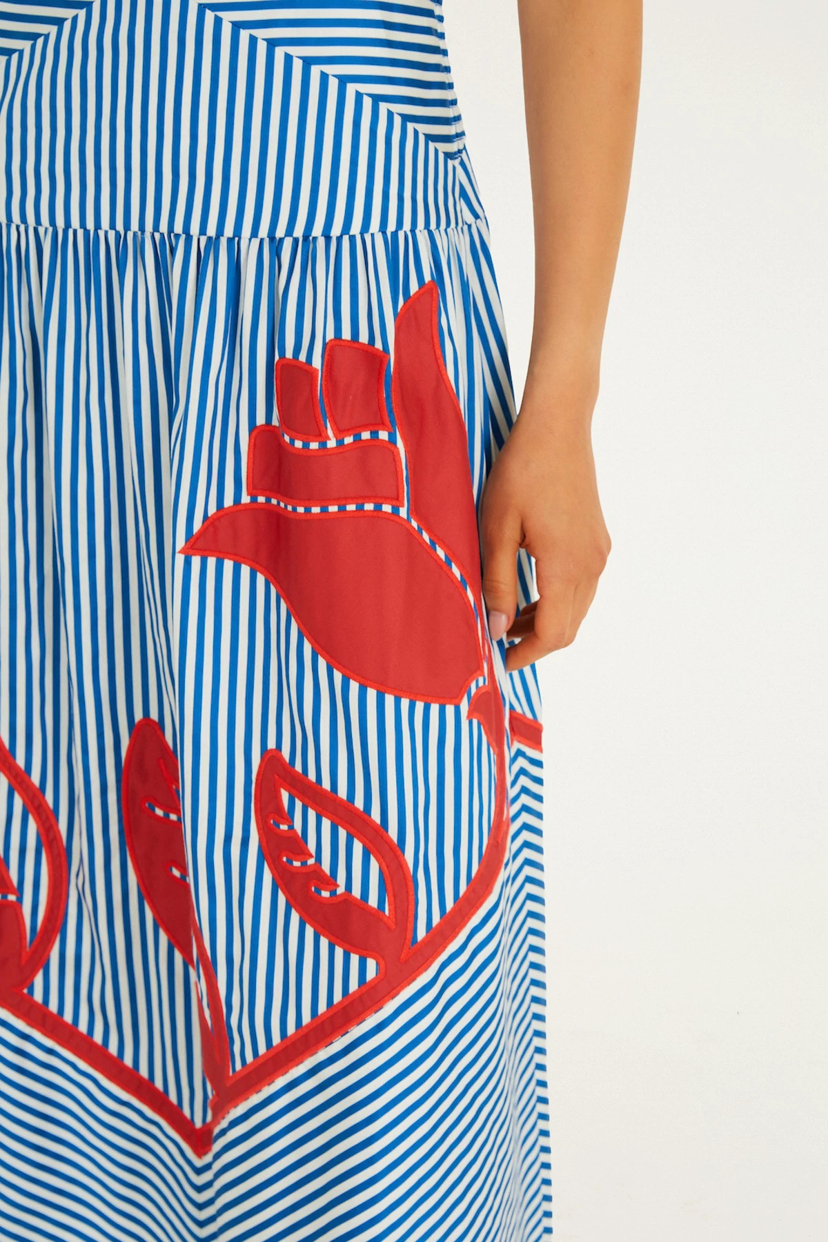 SKY STRIPES BLUE Sky Stripes Cotton Midi Dress image number 4
